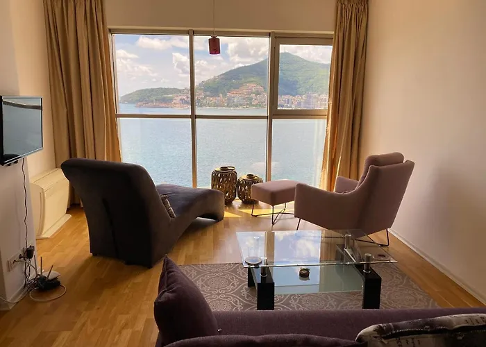 Apartment H704