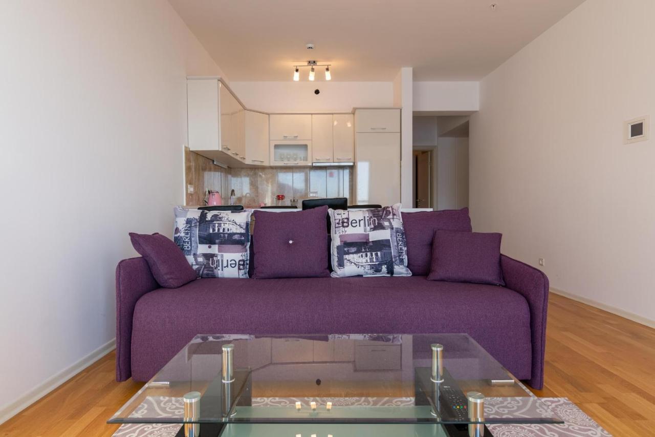 Apartment H704
