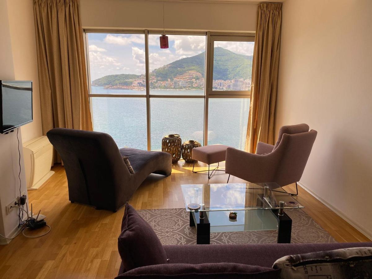 Apartment H704