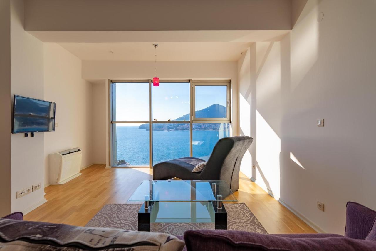 Apartment H704